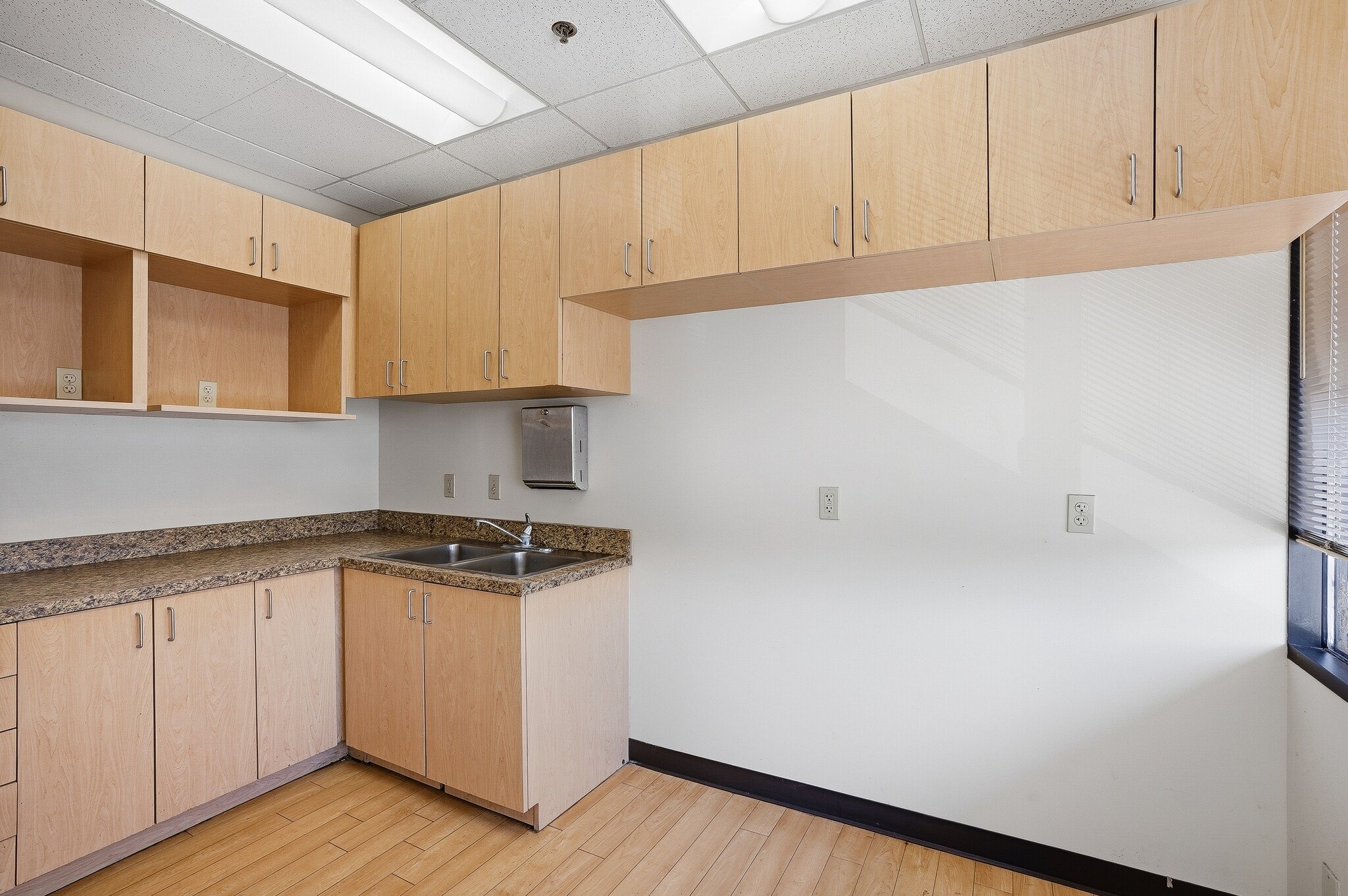 9700 N 91st St, Scottsdale, AZ for lease Interior Photo- Image 1 of 16