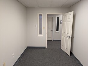 801 W Bay Dr, Largo, FL à louer Photo intérieure- Image 2 de 14