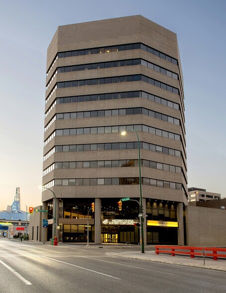 125 Garry St, Winnipeg, MB for lease - Primary Photo - Image 2 of 4