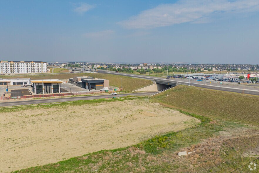 3105 Main St SW, Airdrie, AB à vendre - Aérien - Image 2 de 2