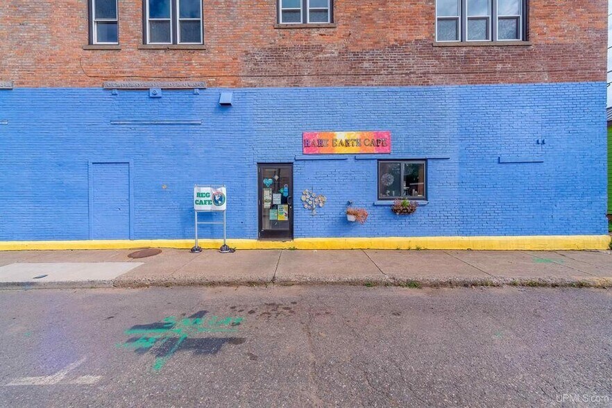 200-206 E Division St, Ishpeming, MI à vendre - Photo du bâtiment - Image 2 de 16