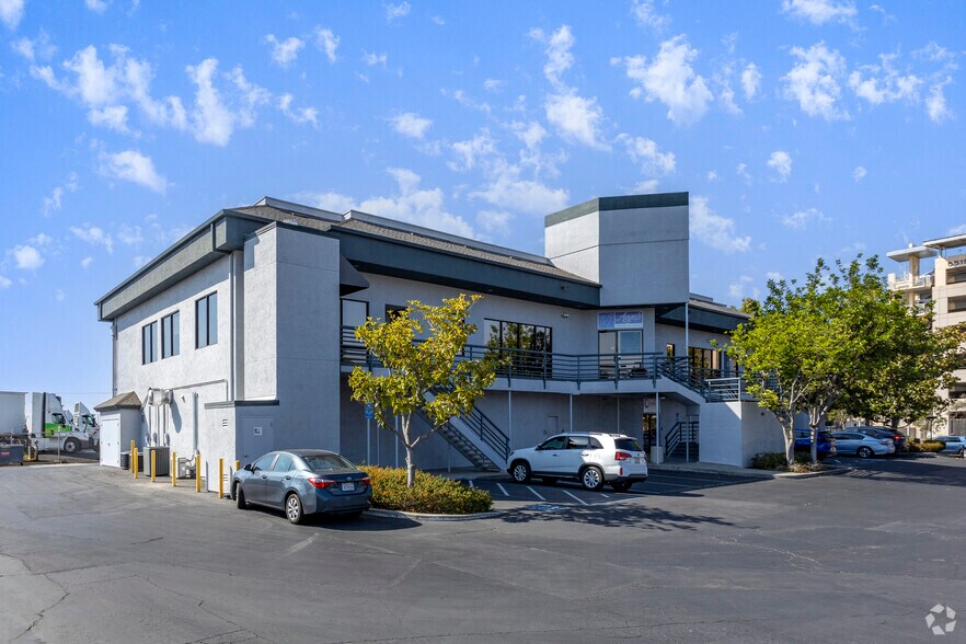 9295 Farnham St, San Diego, CA à louer - Photo principale - Image 1 de 4