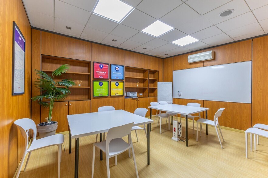 Retail in València, Valencia for sale - Interior Photo - Image 2 of 32