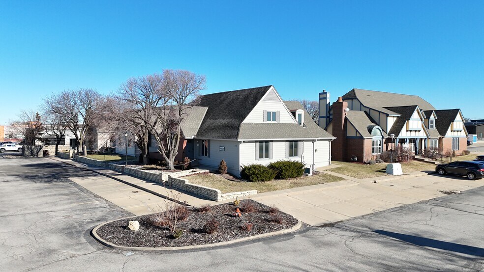 3500 N Rock Rd, Wichita, KS for lease - Primary Photo - Image 1 of 12