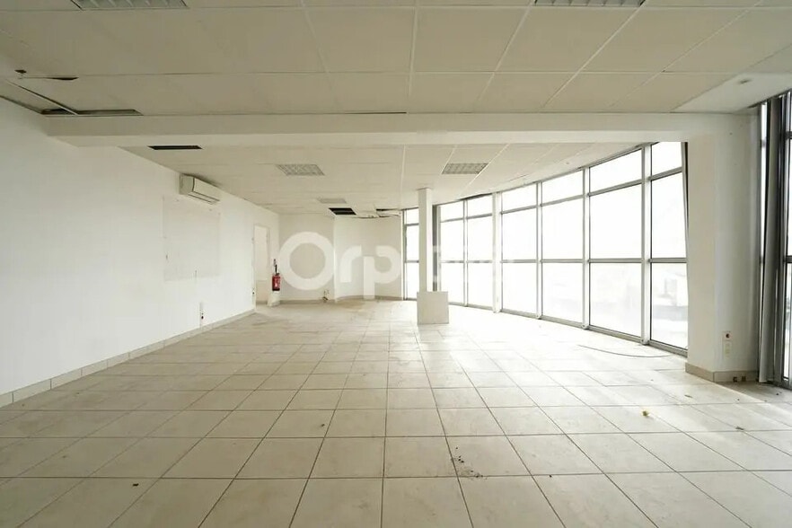 Office in Brindas for lease - Interior Photo - Image 3 of 10