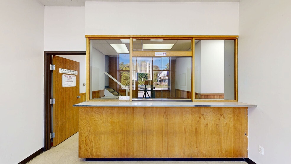 Free Trade Zone Warehouse portfolio of 2 properties for sale on LoopNet.ca - Matterport 3D Scan - Image 3 of 40