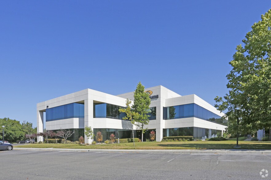 302 Enzo Dr, San Jose, CA à louer - Photo du bâtiment - Image 3 de 10