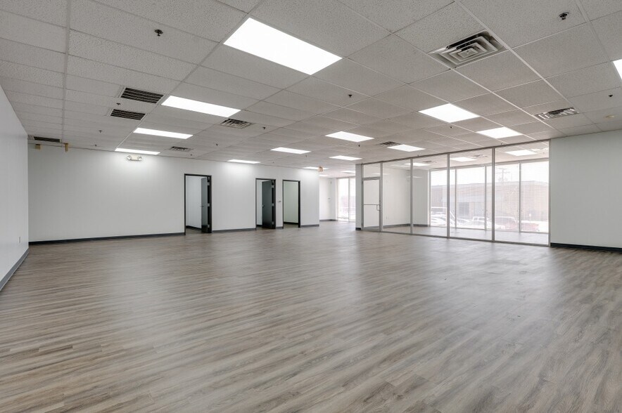 2205-2215 E Pioneer Dr, Irving, TX à louer - Photo intérieure - Image 3 de 16