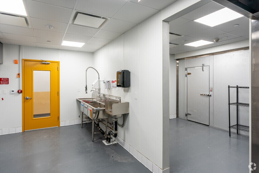 356 Devoe St, Brooklyn, NY à louer - Photo intérieure - Image 3 de 14