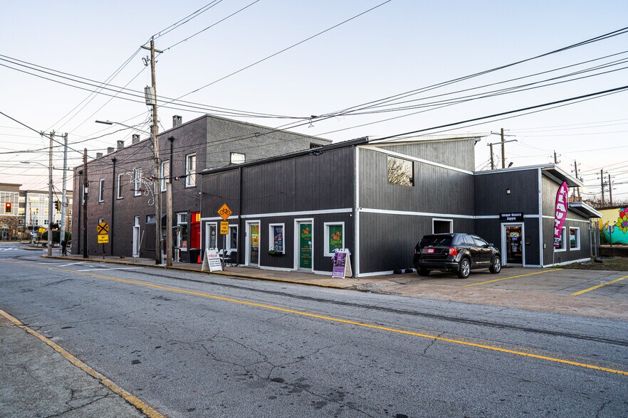 3737 Main St, College Park, GA à louer - Photo du bâtiment - Image 3 de 3