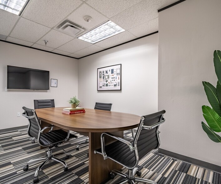 9535 Forest Ln, Dallas, TX à louer - Photo intérieure - Image 3 de 7