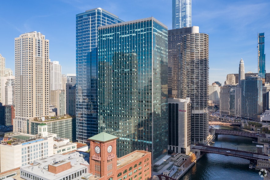 321 N Clark St, Chicago, IL for lease - Building Photo - Image 2 of 25
