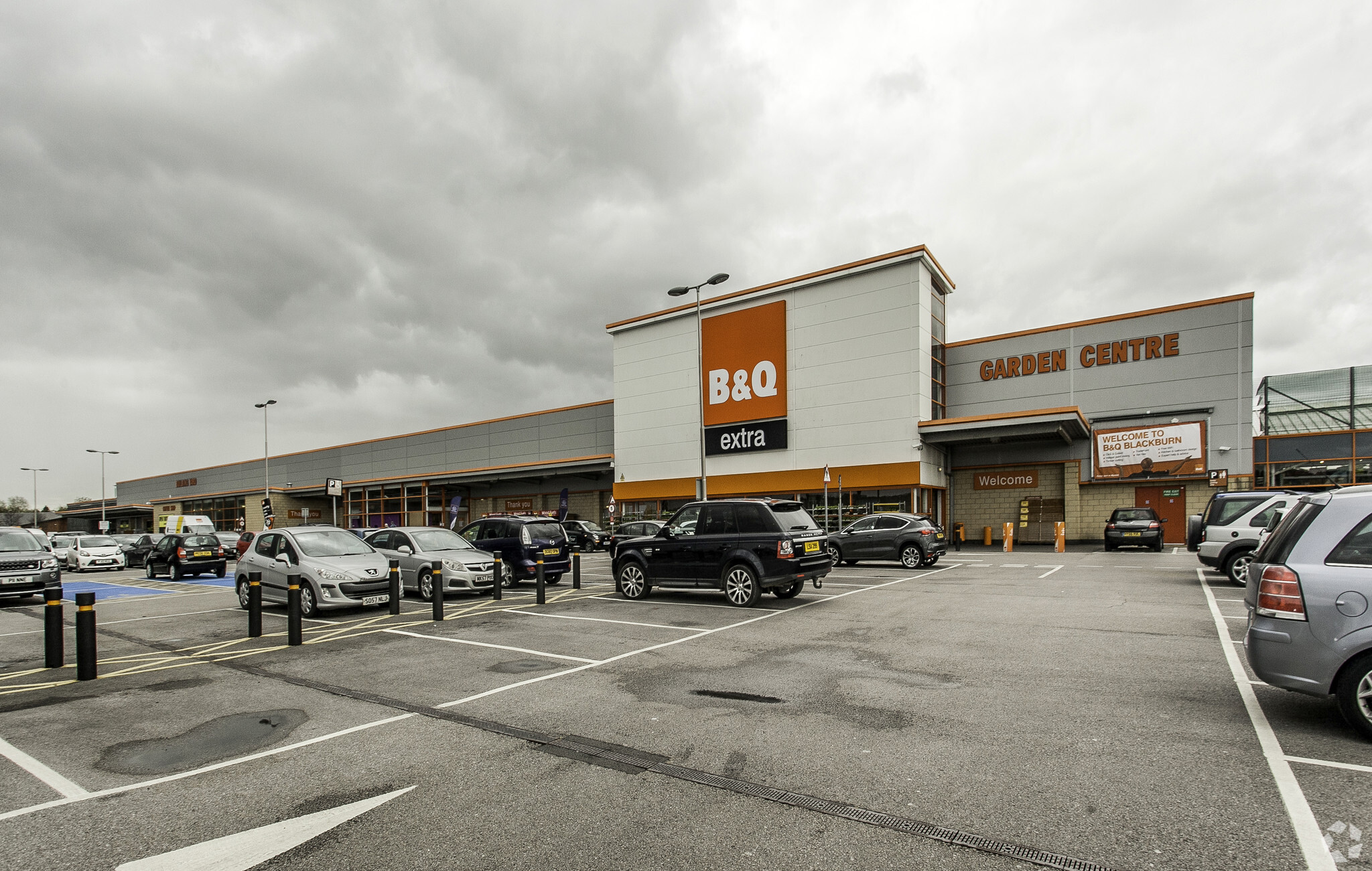 Almcor Retail Parks portfolio of 11 properties for sale on LoopNet.ca Building Photo- Image 1 of 13