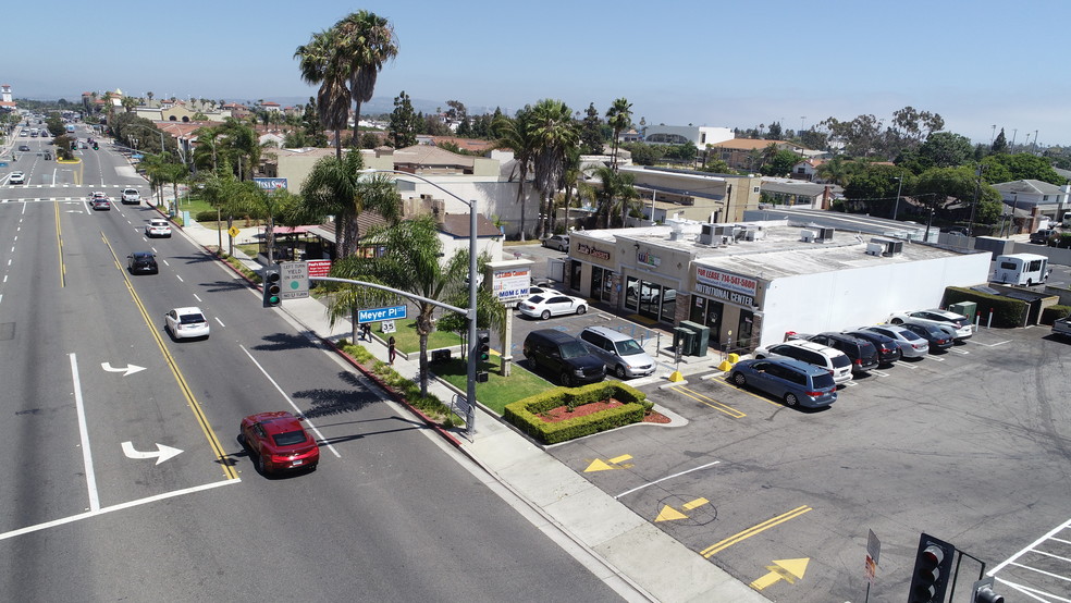 621 W 19th St, Costa Mesa, CA for lease - Primary Photo - Image 1 of 11