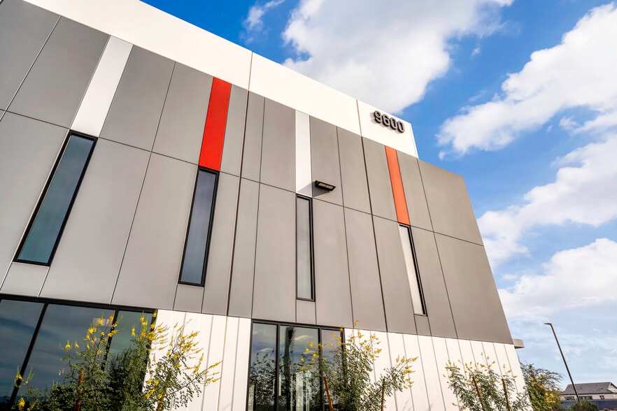 NWC INDIAN SCHOOL ROAD & LOOP 101, Phoenix, AZ for lease - Building Photo - Image 1 of 19