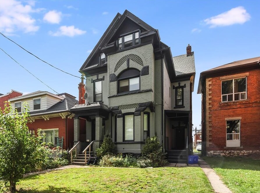 233 Victoria Av N, Hamilton, ON à vendre Photo principale- Image 1 de 1