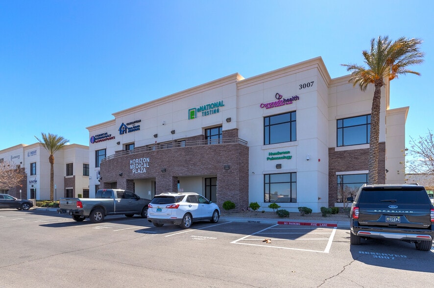3007 W Horizon Ridge Pky, Henderson, NV à louer - Photo du bâtiment - Image 2 de 9