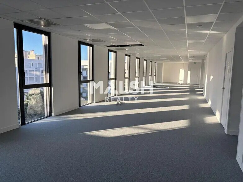 Bureau dans Lyon à vendre - Photo du bâtiment - Image 2 de 26