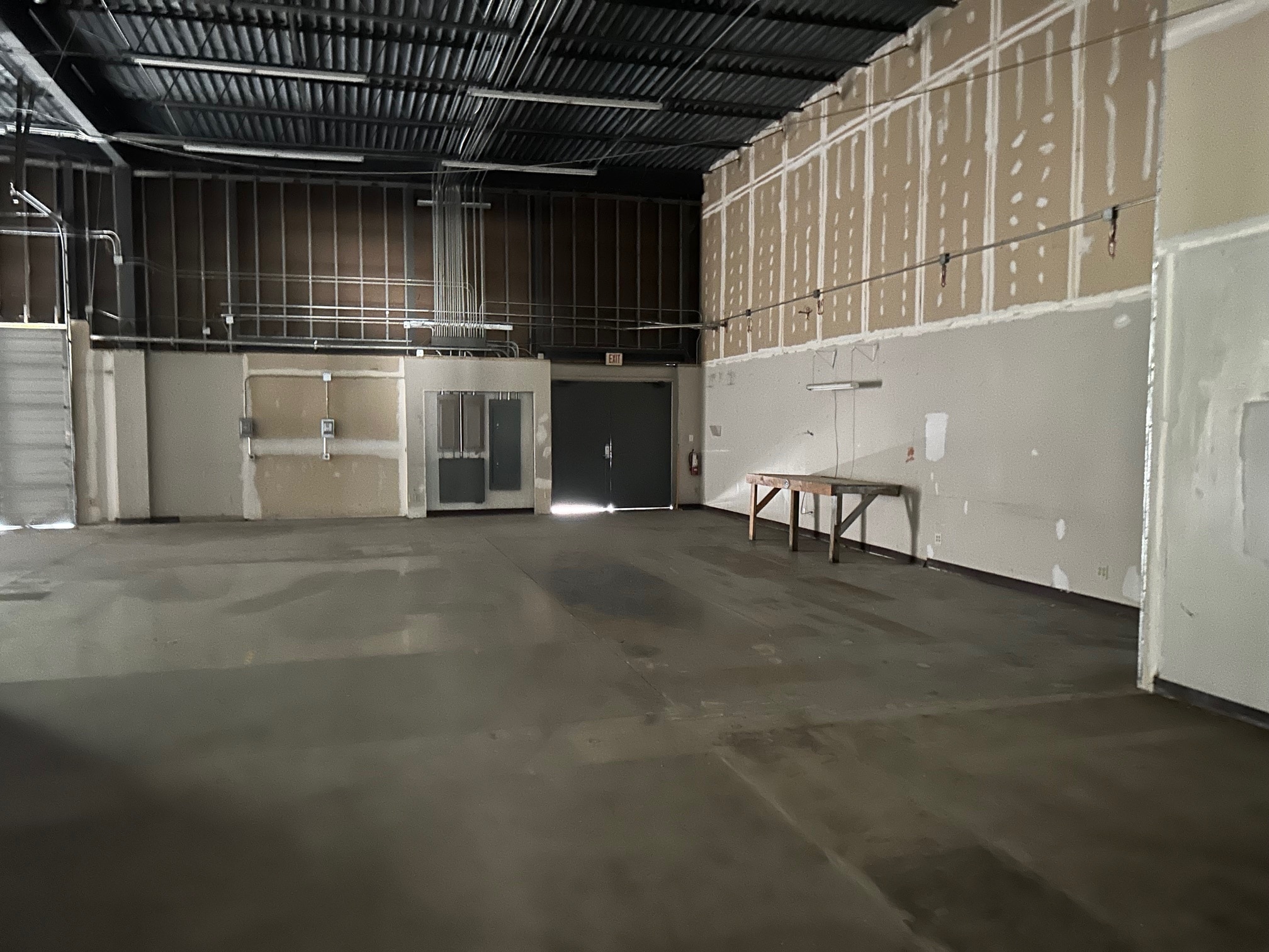 817 Greenview Dr, Grand Prairie, TX for lease Interior Photo- Image 1 of 10