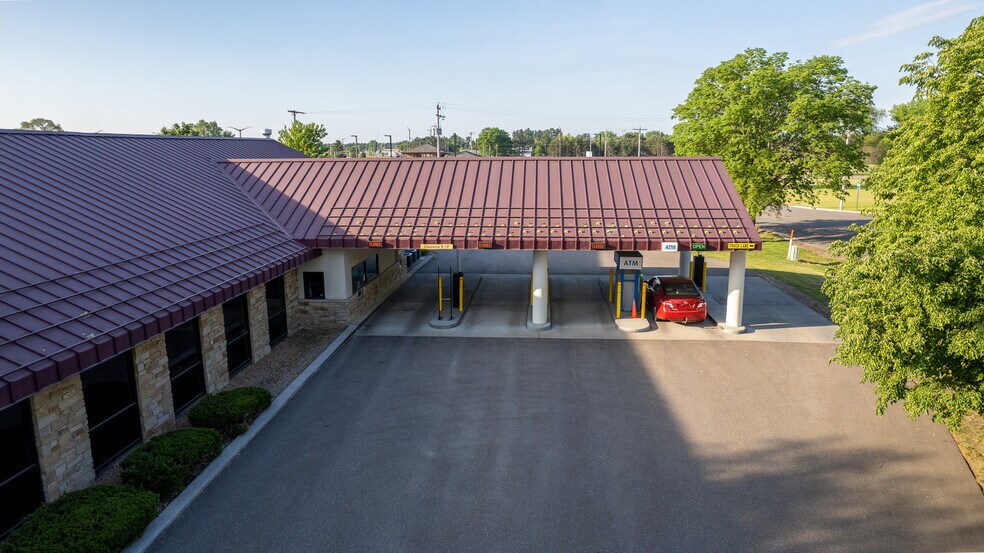2851 Post Rd, Plover, WI à vendre - Photo du bâtiment - Image 2 de 6