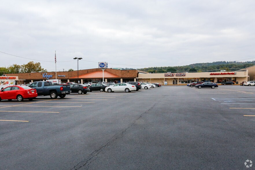 981 Dunbar Village Plz, Dunbar, WV for lease - Building Photo - Image 3 of 11