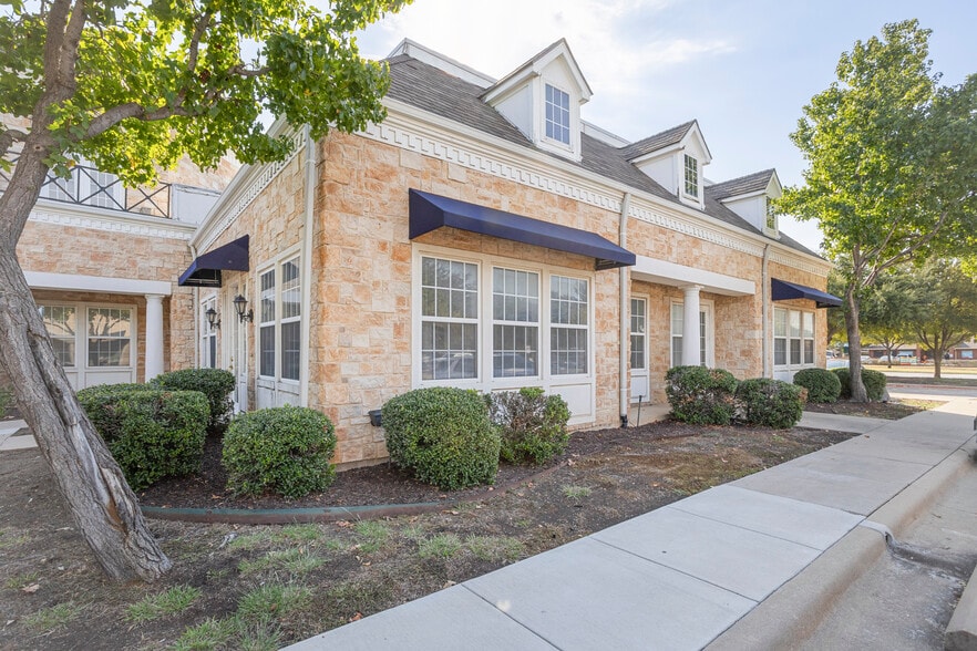 5445 Basswood Blvd, Fort Worth, TX for lease - Building Photo - Image 3 of 9