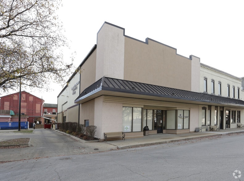 215-225 Cherokee St, Leavenworth, KS for lease - Primary Photo - Image 1 of 2