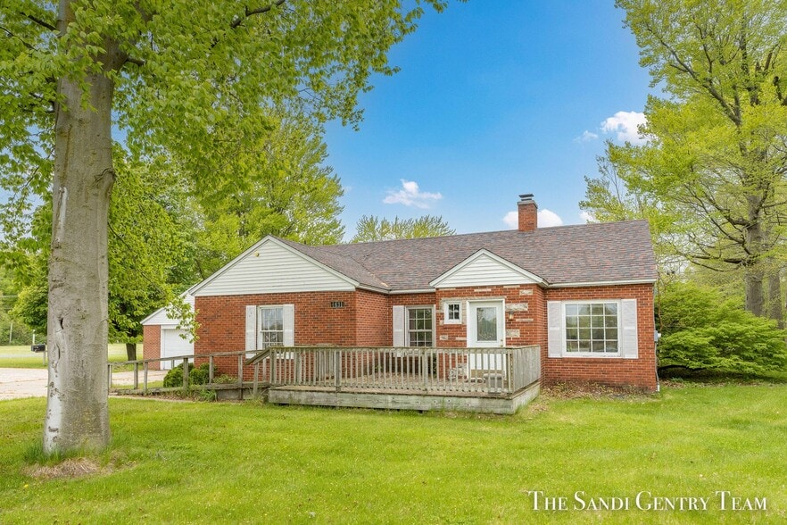 4631 Harvey St, Norton Shores, MI for sale - Building Photo - Image 3 of 37