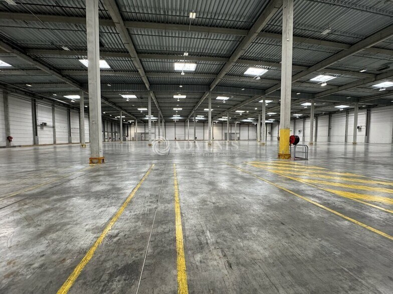 Industrial in Moissy-Cramayel for lease - Interior Photo - Image 3 of 4
