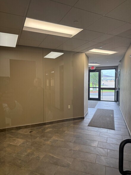 1500 N Casaloma Dr, Appleton, WI à louer - Photo du bâtiment - Image 3 de 10