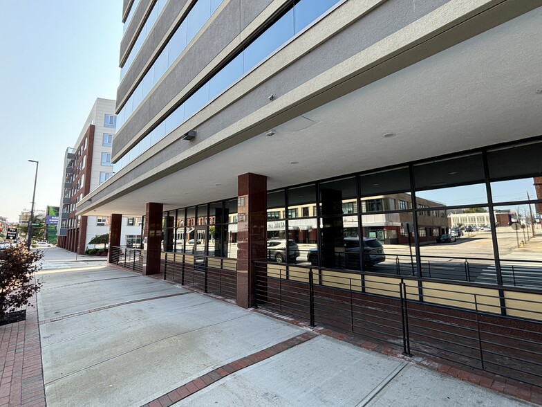 1230 Elm St, Manchester, NH à louer - Photo du bâtiment - Image 3 de 8