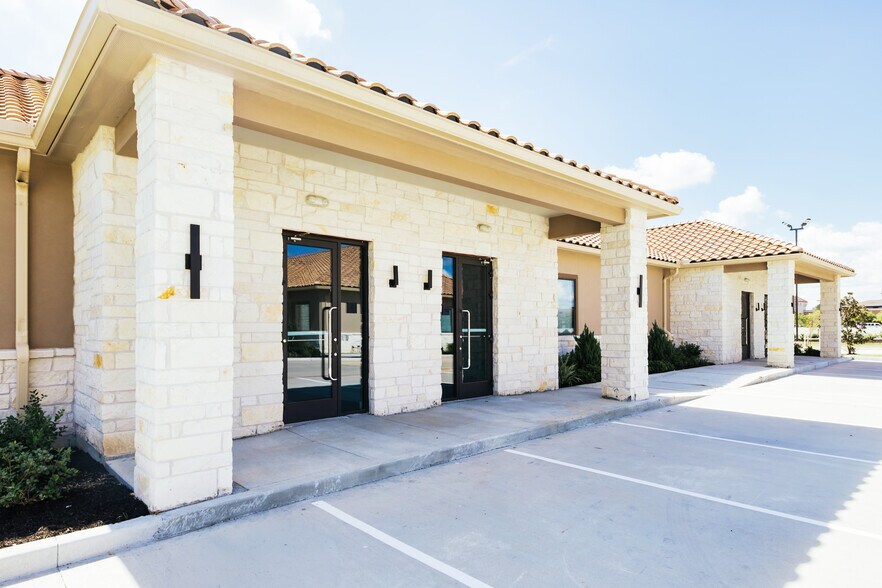 8525 N Sam Houston Pkwy E, Humble, TX à louer - Photo du bâtiment - Image 2 de 40