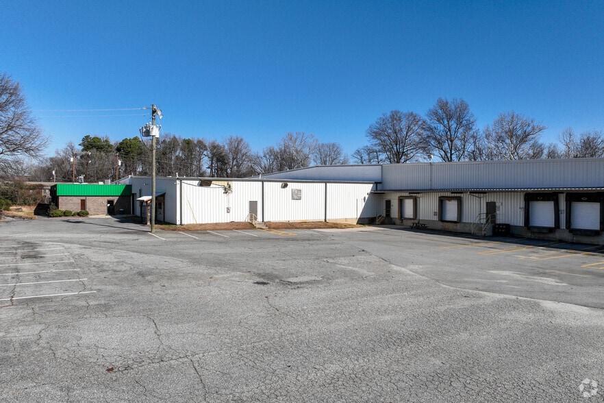 501 W Camel St, Greensboro, NC for lease - Primary Photo - Image 1 of 7