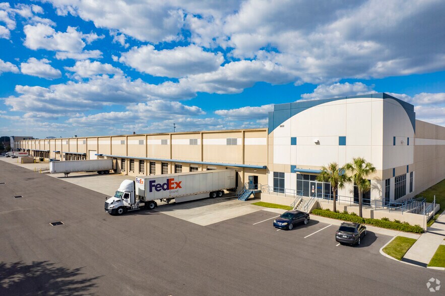 4531-4561 Madison Industrial Ln, Tampa, FL à louer - Photo du bâtiment - Image 2 de 10