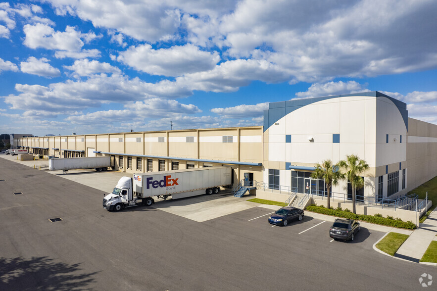 4531-4561 Madison Industrial Ln, Tampa, FL à louer - Photo principale - Image 1 de 9