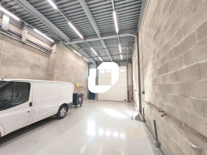 Flex in Bry-sur-Marne for lease - Interior Photo - Image 1 of 9
