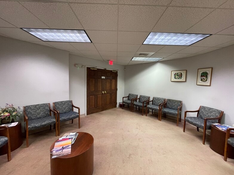 11340 Pembrooke Sq, Waldorf, MD for sale - Building Photo - Image 2 of 14