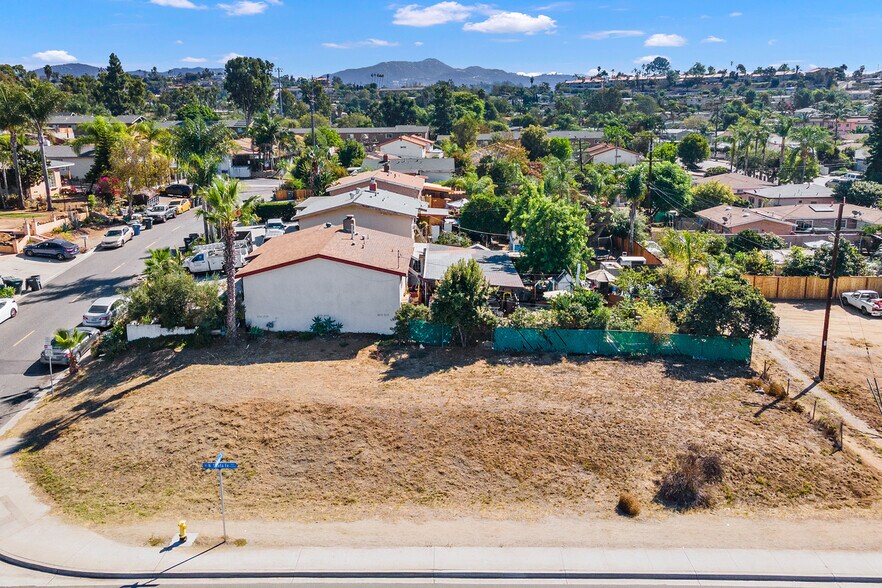 102 Buna Pl, Vista, CA for sale - Building Photo - Image 2 of 5