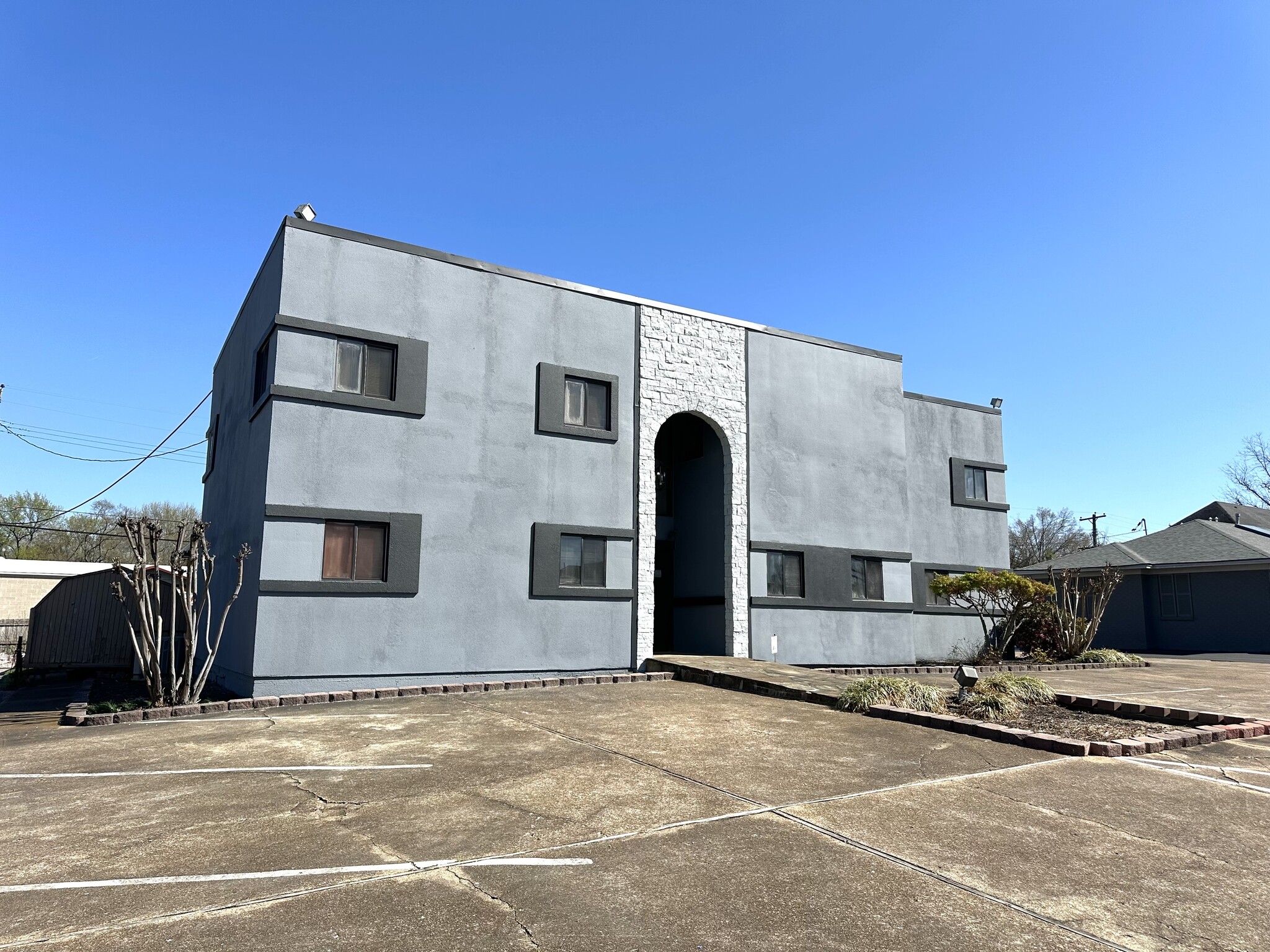 752 Brookhaven Cir, Memphis, TN for lease Building Photo- Image 1 of 27