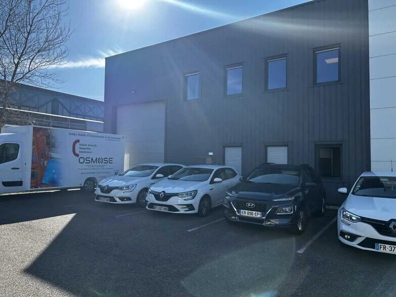 4 Rue De L'Arsenal, Vénissieux à louer - Photo du bâtiment - Image 3 de 11