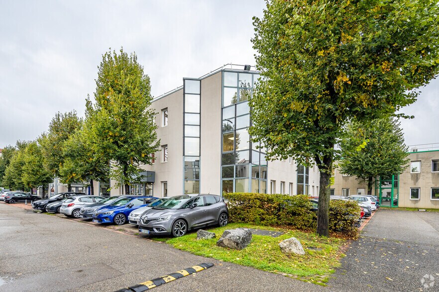 213 Rue De Gerland, Lyon à louer - Photo du bâtiment - Image 2 de 2