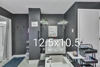 1213 Hartford Tpke, Vernon, CT for lease Interior Photo- Image 1 of 1