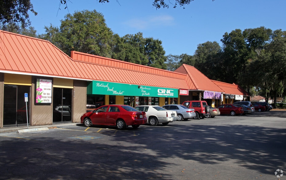 608-618 Oakfield Dr, Brandon, FL for lease - Building Photo - Image 2 of 4