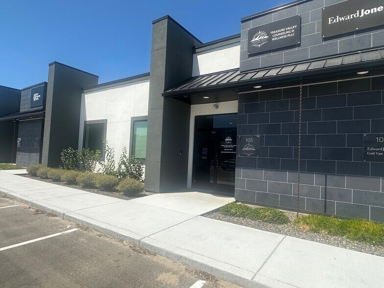 3782 E Amity Ave, Nampa, ID à louer - Photo du bâtiment - Image 2 de 5