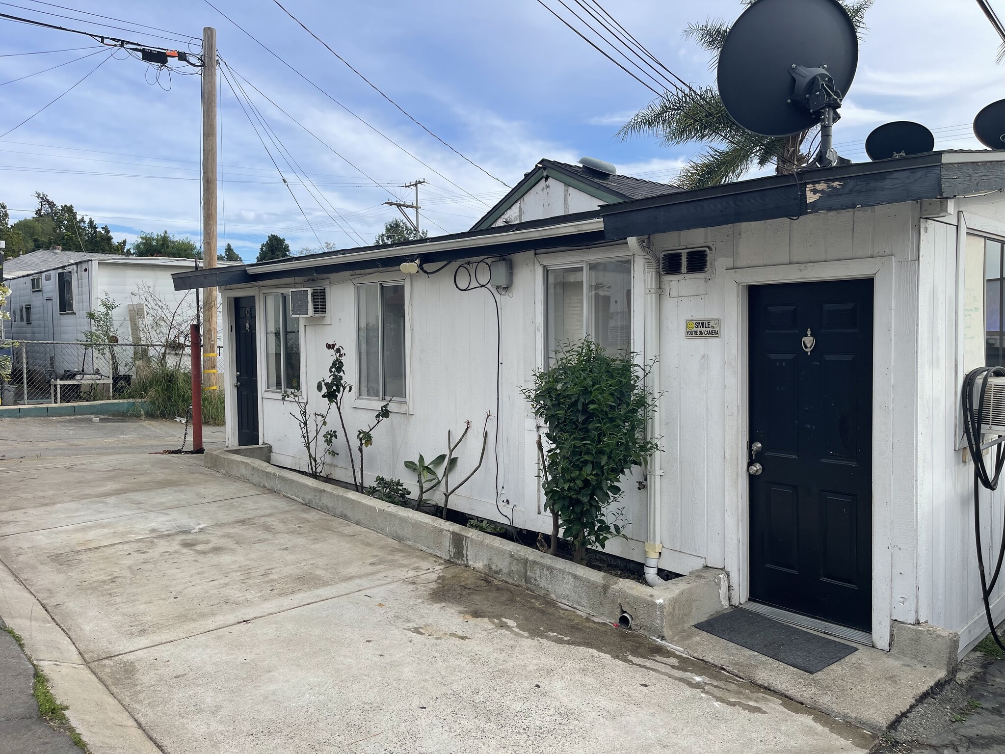 216 E Mission Rd, Fallbrook, CA for lease Primary Photo- Image 1 of 10