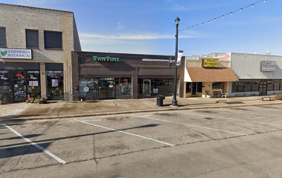 218-222 E Main St, Kilgore, TX à louer - Photo du bâtiment - Image 1 de 2