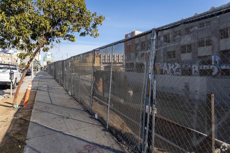 800-808 S Western Ave, Los Angeles, CA for lease - Building Photo - Image 2 of 3