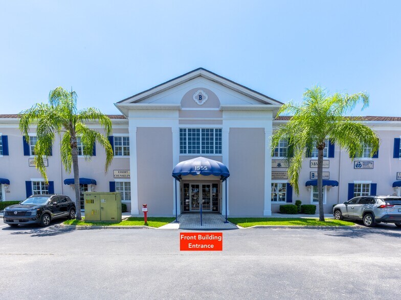 1555 Indian River Blvd, Vero Beach, FL à louer - Photo du bâtiment - Image 3 de 29