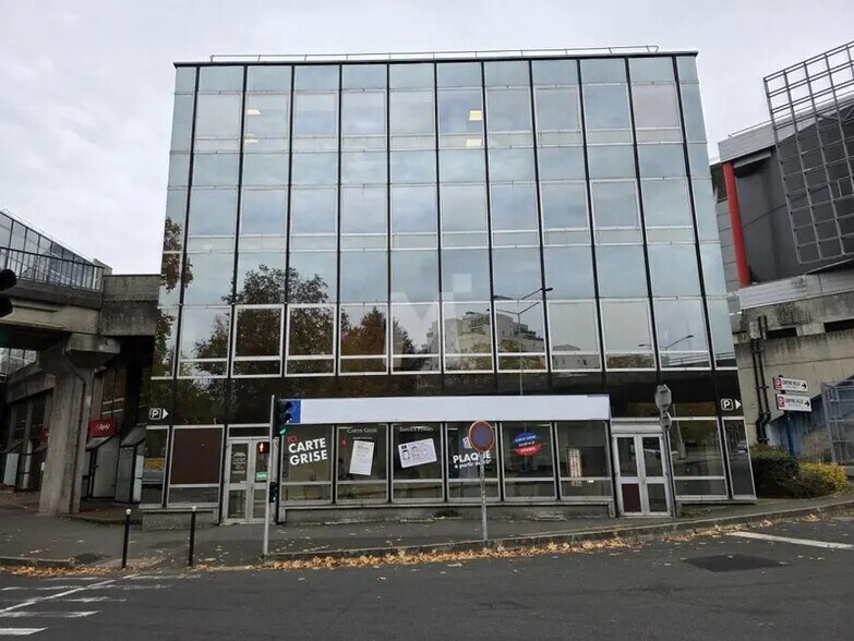 Bureau dans Évry-Courcouronnes à vendre - Photo du bâtiment - Image 2 de 16