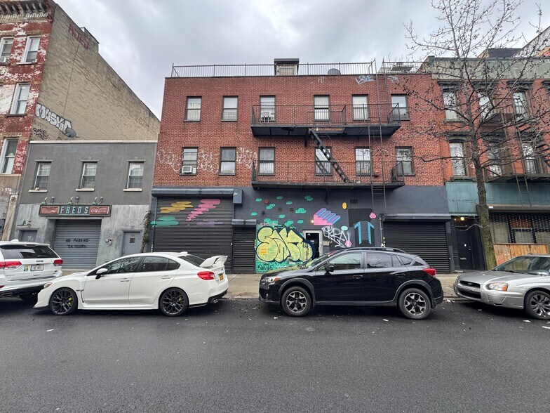 346 Grand St, Brooklyn, NY à louer - Photo du bâtiment - Image 2 de 17